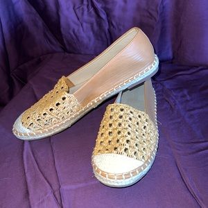 *NWOT* Simple flat espadrilles